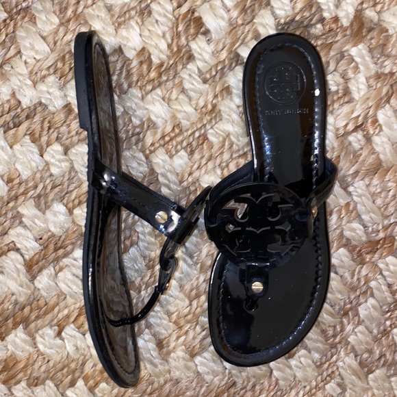 TORY BURCH Miller Medallion Patent Leather Sandal - Picture 4 of 6